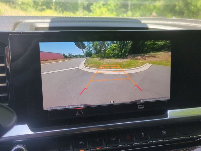 Used 2024 White GMC SLE image 37