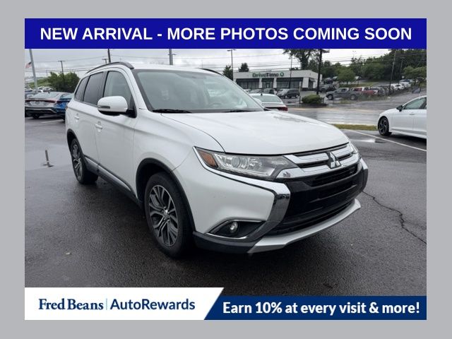 Diamond White Pearl 2016 Mitsubishi Outlander SUV / Crossover All-Wheel Drive Continuously Variable Transmission