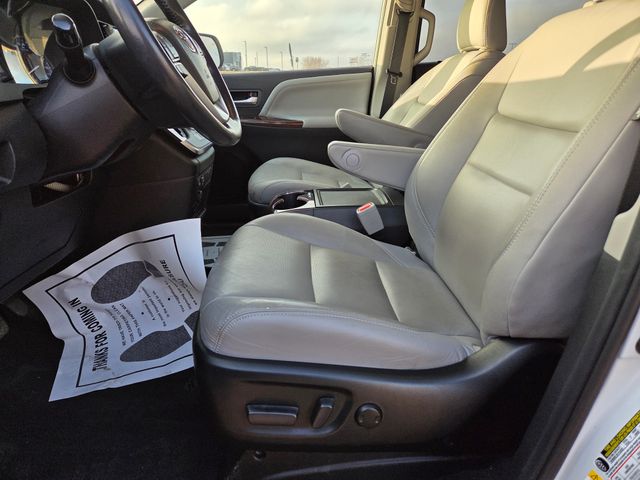 2019 Toyota Sienna XLE Auto Access Seat