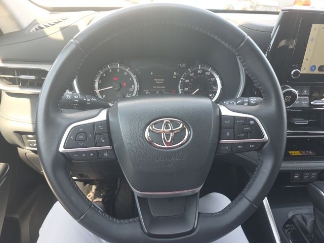 Used 2025 Toyota Highlander SUV