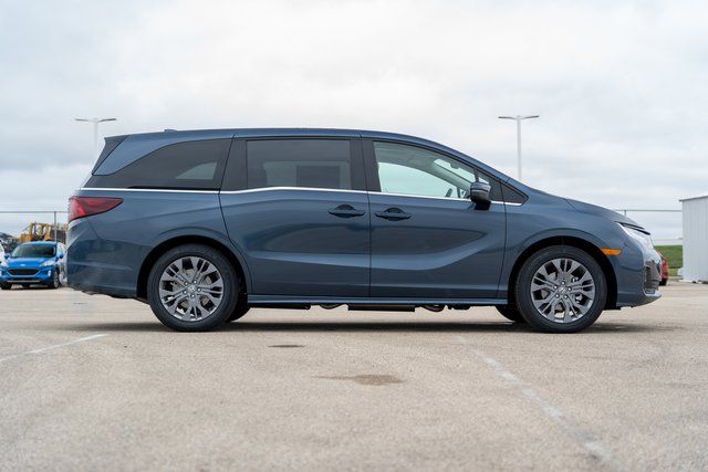 2025 Honda Odyssey Touring 8