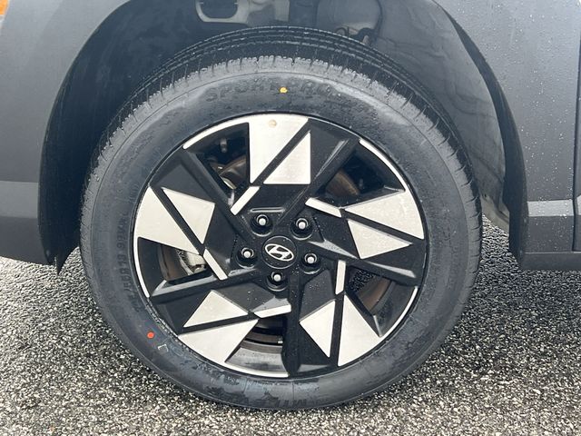 Used 2025 White Hyundai SEL image 39
