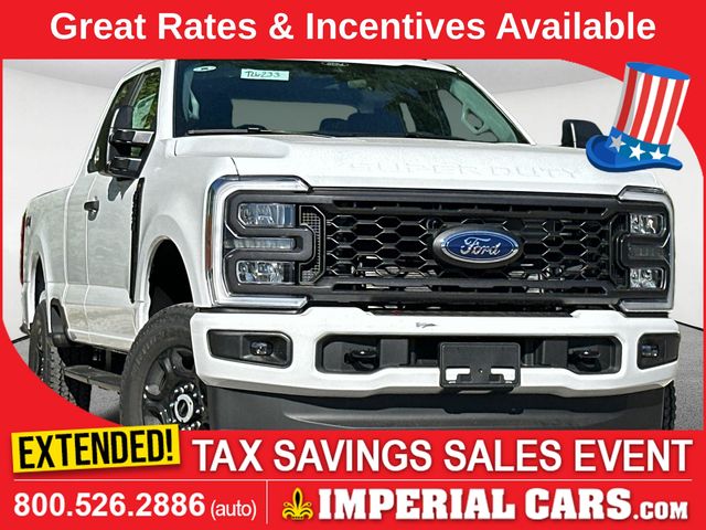 Oxford White 2026 Ford F-250 Super Duty Pickup Truck Four-Wheel Drive Automatic