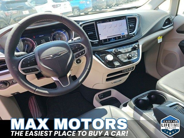 2024 Chrysler Pacifica Touring L 17