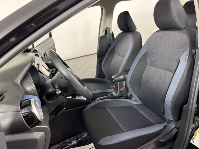 2025 Super Black Metallic Nissan Versa 1.6 SV FWD Sedan