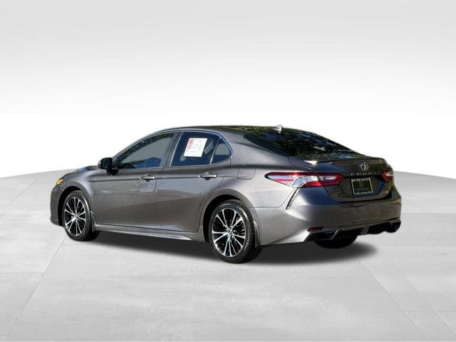 2020 Toyota Camry SE 3