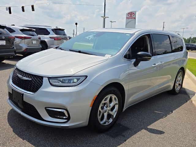 Used 2024 Chrysler Pacifica Van