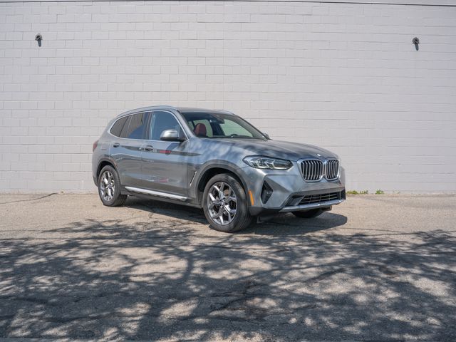 Used 2024 Gray BMW xDrive30i image 9