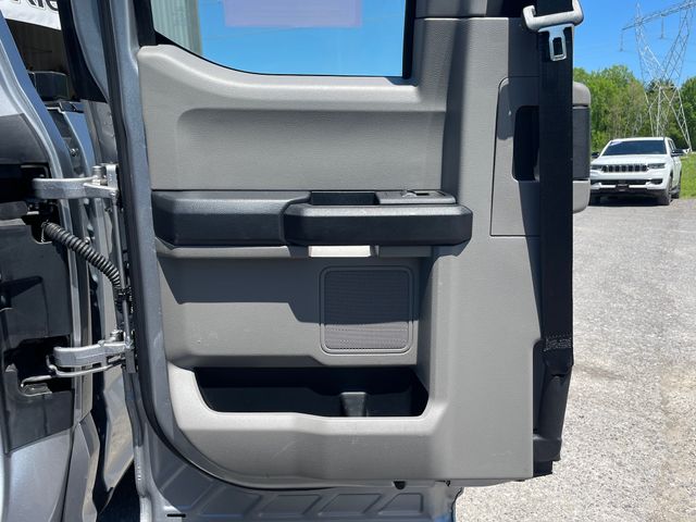 2021 Ford F-250SD XLT - Iconic Silver Metallic exterior view 9