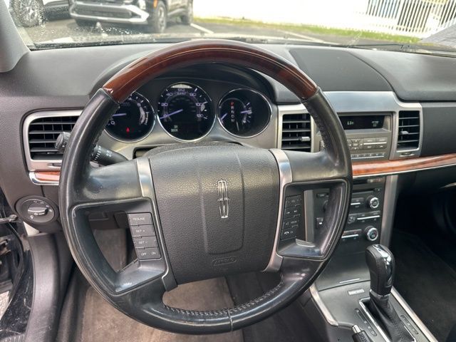 Used 2011 Black Lincoln Base image 23