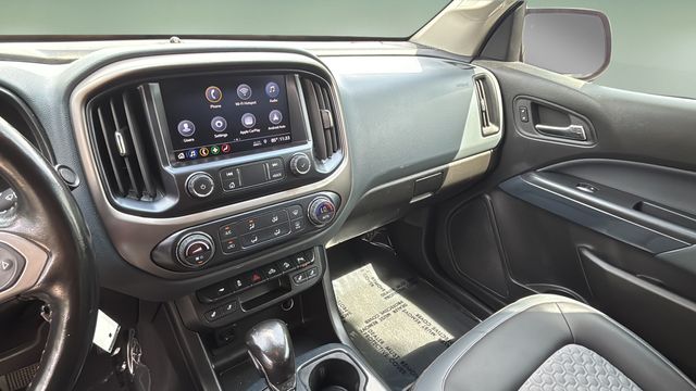 Used 2022 Gray Chevrolet Z71 image 24