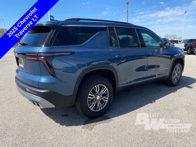 2025 Chevrolet Traverse LT photo