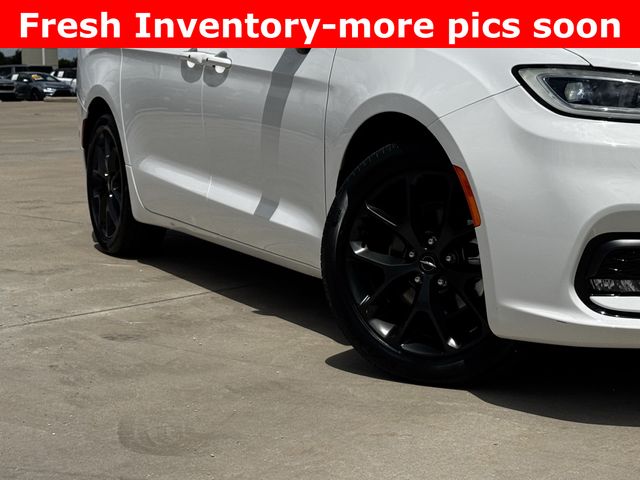 2025 Chrysler Pacifica Limited White at Big Star Chrysler Jeep Dodge Ram 