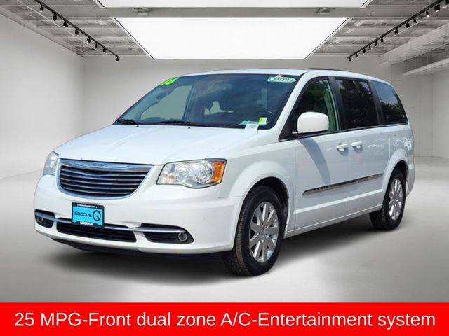  2016 Chrysler Town & Country Touring FWD   