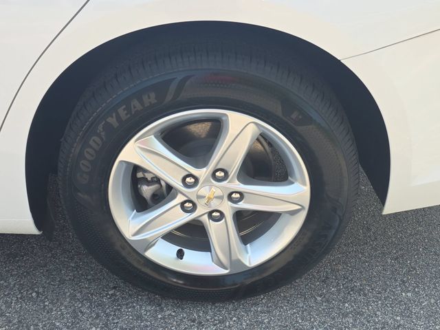 Used 2024 Summit White Chevrolet LS image 32