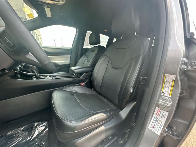 Certified Used 2023 Silver Jeep Limited image 13