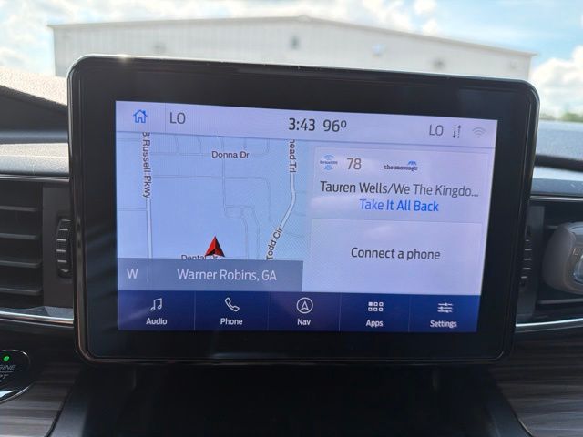 Used 2020 White Ford Limited image 22