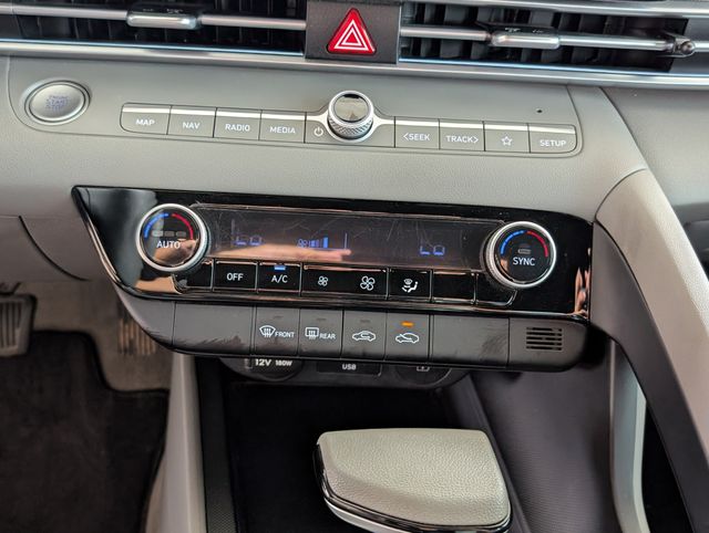 2024 Hyundai Elantra SEL Silver at Community Toyota