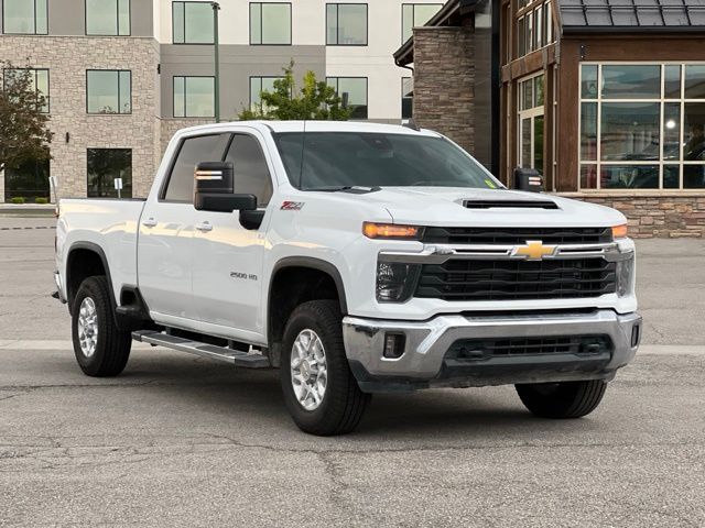 Summit White 2024 Chevrolet Silverado 2500HD Pickup Truck Four-Wheel Drive Automatic