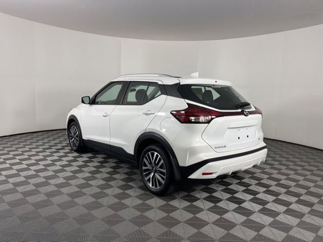 2023 Aspen White Tricoat Nissan Kicks SV FWD SUV