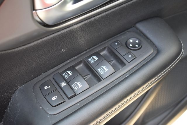 Used 2025 Chrysler Pacifica Van