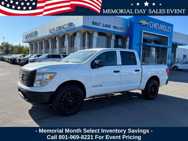 Glacier White 2017 Nissan Titan S Crew Cab 4WD Pickup Truck Four-Wheel Drive 7-Speed Automatic