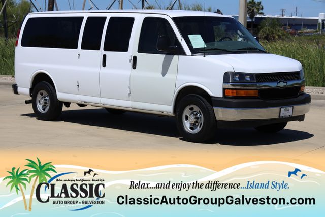 Summit White 2017 Chevrolet Express 3500 LT Extended RWD Van Rear-Wheel Drive 6-Speed Automatic Overdrive