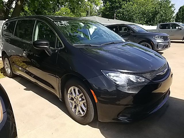 2022 Chrysler Voyager LX FWD