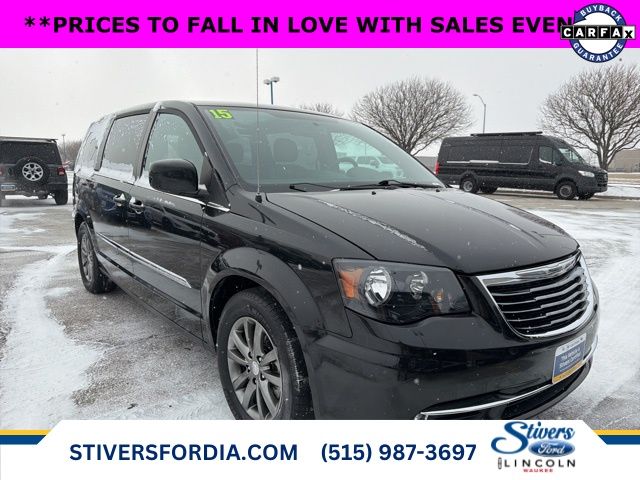 2015 Chrysler Town & Country S FWD