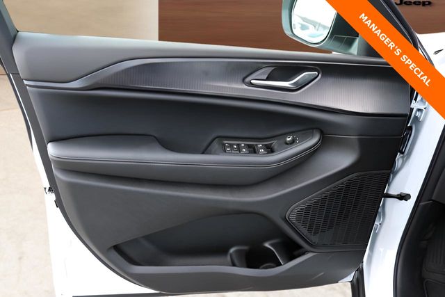 New Car 2025 Jeep Grand Cherokee  Laredo X For Sale Under $35,000 In Austin, Texas