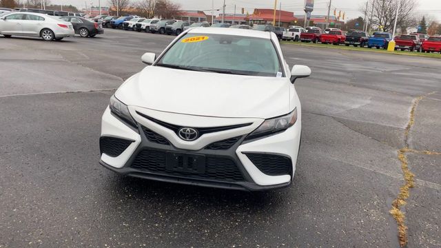 2021 Toyota Camry SE 3