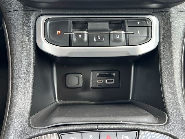 Used 2020 White GMC SLT image 23