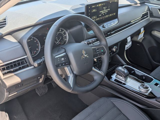 New 2025 Gray Mitsubishi SE image 14