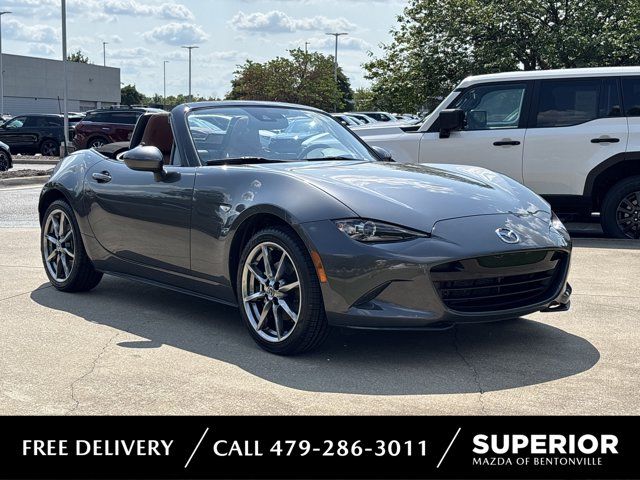 Machine Gray Metallic 2022 Mazda MX-5 Miata Convertible Rear-Wheel Drive 6-Speed Manual