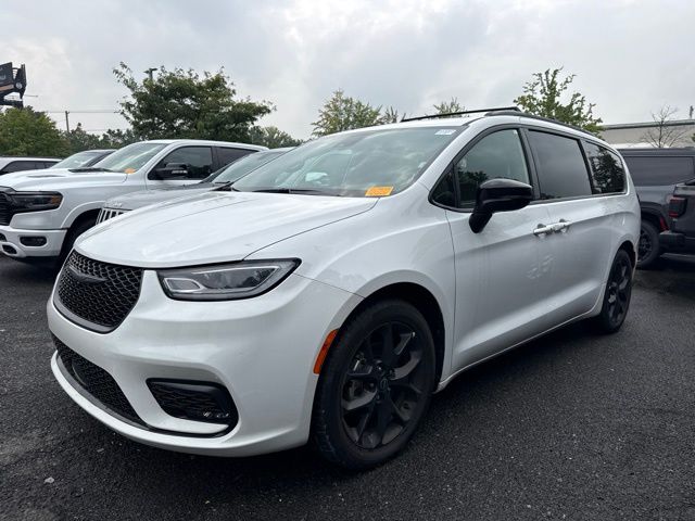2025 Chrysler Pacifica Limited FWD
