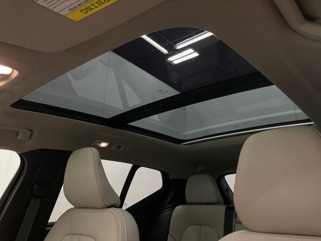 2023 Volvo XC40 B5 Plus Dark Theme