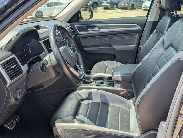 Used 2022  Volkswagen 3.6L V6 SEL Premium R-Line image 13