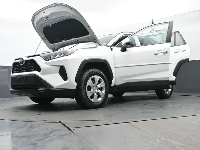 2021 Toyota RAV4 LE 42