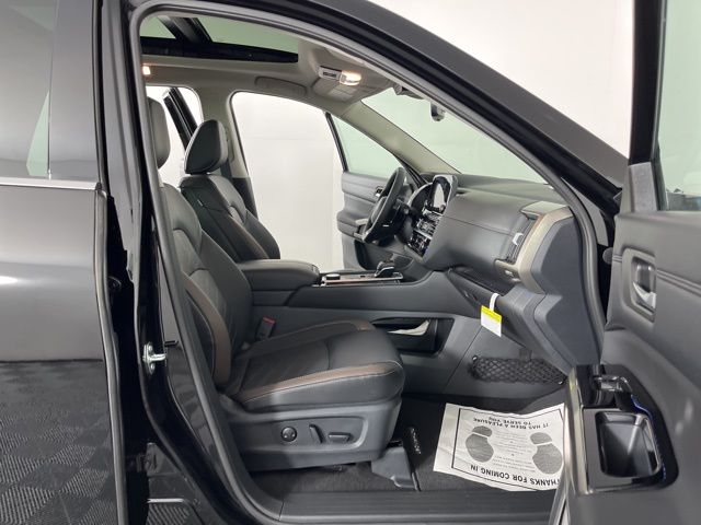 2025 Super Black Nissan Pathfinder Platinum 4X4 SUV