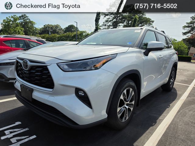 White (Wind Chill Pearl) 2023 Toyota Highlander SUV / Crossover All-Wheel Drive 8-Speed Automatic