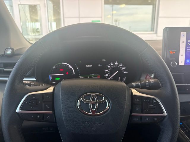 Used 2025 Toyota Sienna Van