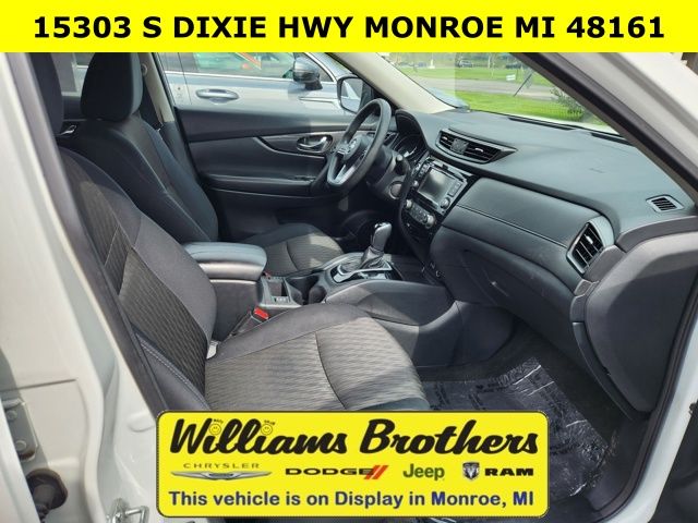 2019 Nissan Rogue SV - Pearl White Tricoat exterior view 8