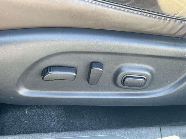 Used 2020 White Nissan Platinum image 16