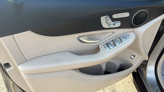 2022 Mercedes-Benz GLC GLC300 - Photo 21