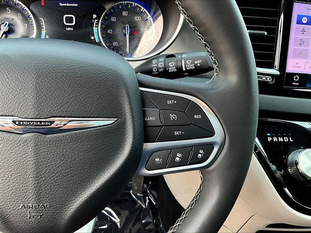 Used 2024 Chrysler Pacifica Van