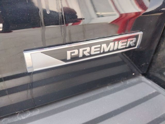 2018 Chevrolet Suburban Premier photo