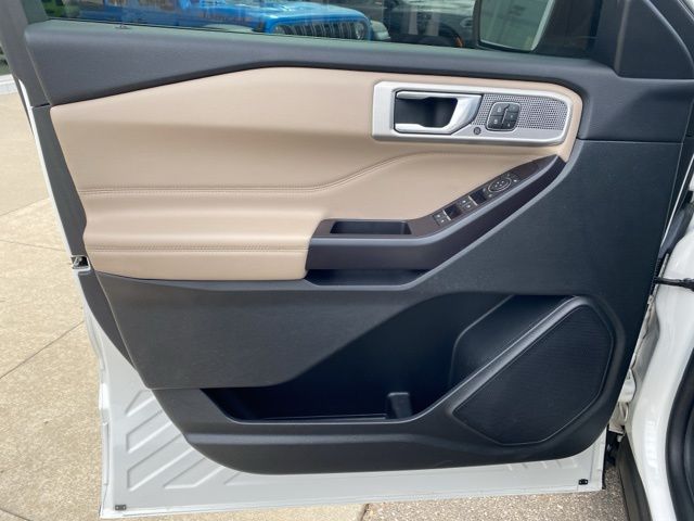 2020 Ford Explorer Limited - White Metallic exterior view 10