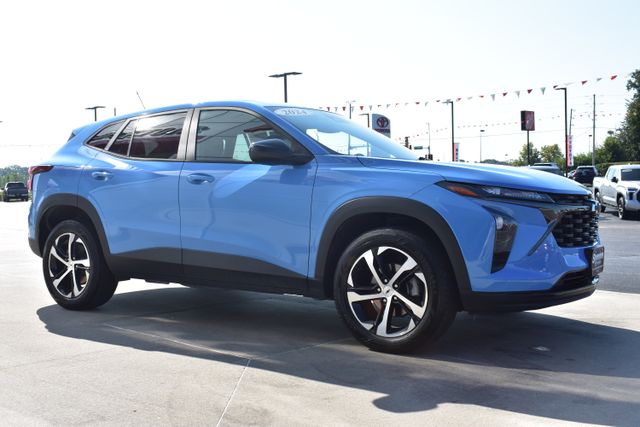 Used 2024 Chevrolet Trax SUV