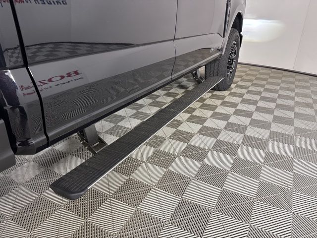 2025 Agate Black Metallic Ford Super Duty F-350 SRW Platinum 4X4 Truck