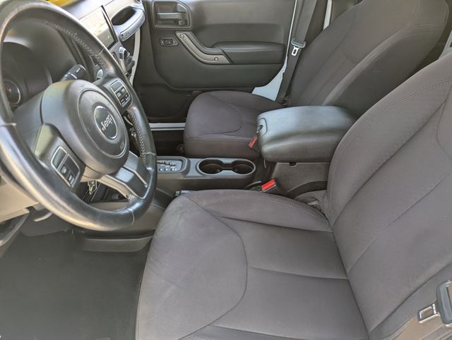 Used 2013 Bright White Clearcoat Jeep Unlimited Sport image 18